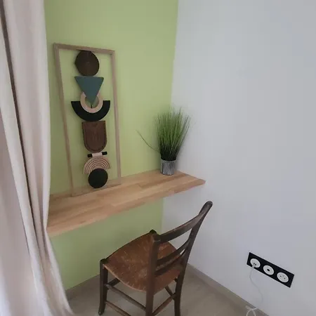 Le Truc En Plus, Accessibles Pmr, 45 M2 Mitoyen Dans Maison Avec Un Autre Appartement