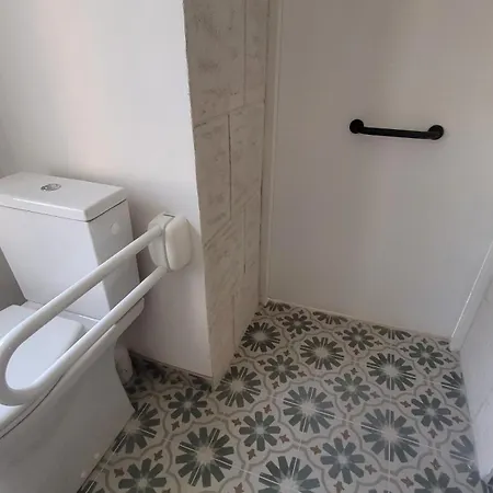 Le Truc En Plus, Accessibles Pmr, 45 M2 Mitoyen Dans Maison Avec Un Autre Apartment Guerard