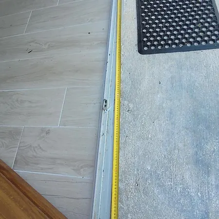 Le Truc En Plus, Accessibles Pmr, 45 M2 Mitoyen Dans Maison Avec Un Autre Guerard