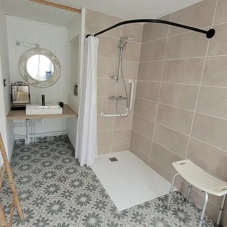 Le Truc En Plus, Accessibles Pmr, 45 M2 Mitoyen Dans Maison Avec Un Autre Apartment