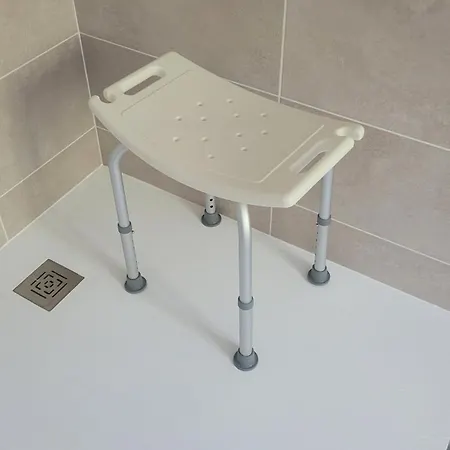 Le Truc En Plus, Accessibles Pmr, 45 M2 Mitoyen Dans Maison Avec Un Autre