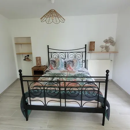Le Truc En Plus, Accessibles Pmr, 45 M2 Mitoyen Dans Maison Avec Un Autre Appartement *